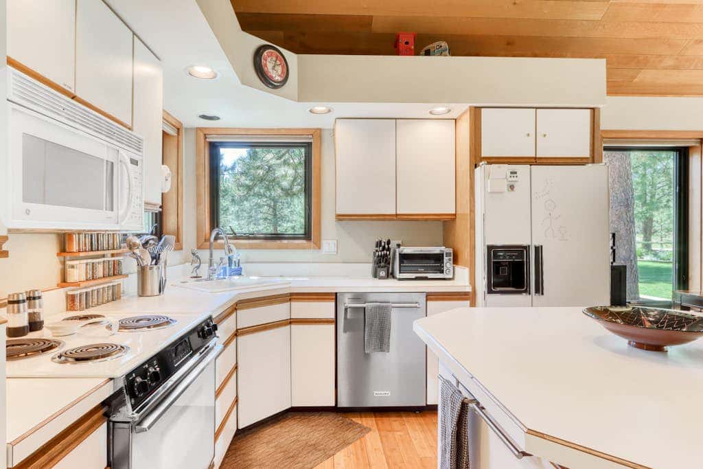 Home with a private hot tub, shared pool, & National Forest at your backdoor