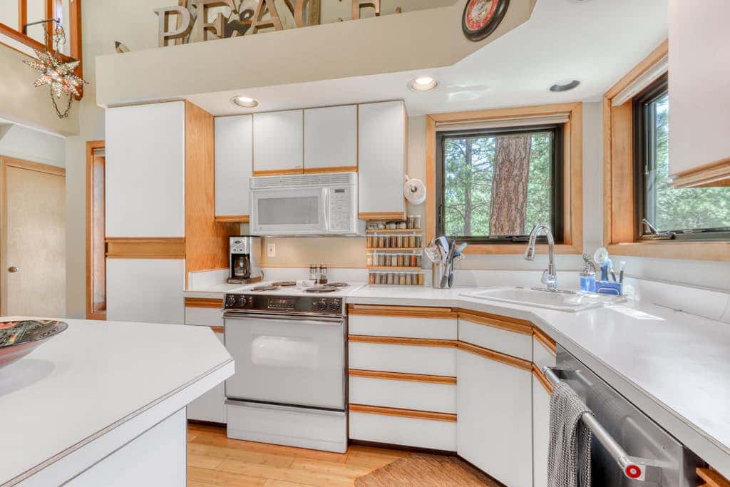 Home with a private hot tub, shared pool, & National Forest at your backdoor