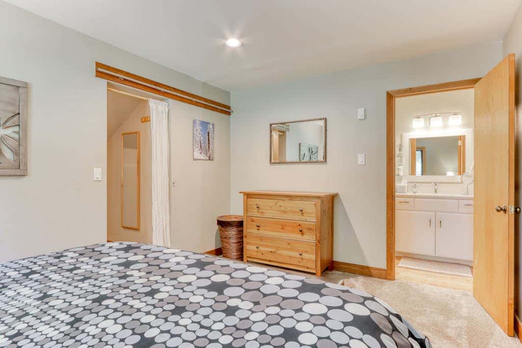 Home with a private hot tub, shared pool, & National Forest at your backdoor