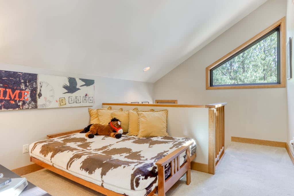 Home with a private hot tub, shared pool, & National Forest at your backdoor