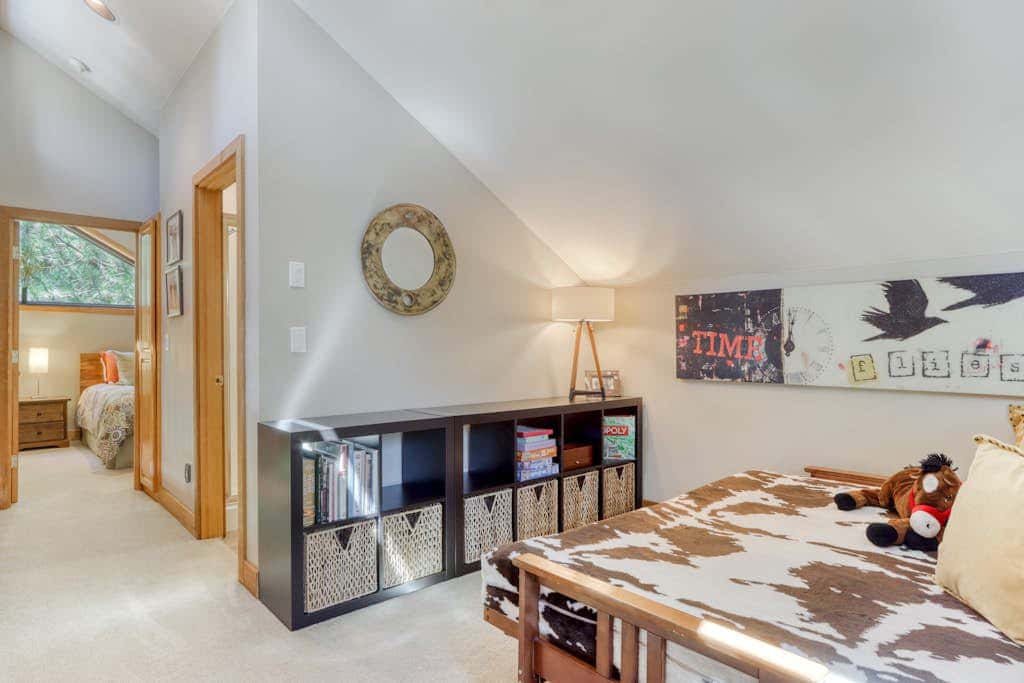Home with a private hot tub, shared pool, & National Forest at your backdoor