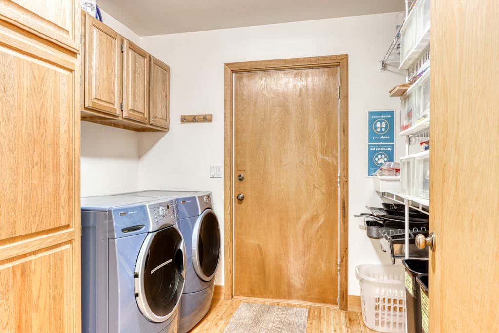 Home with a private hot tub, shared pool, & National Forest at your backdoor
