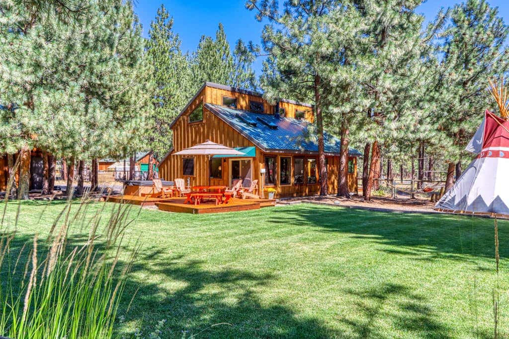 Home with a private hot tub, shared pool, & National Forest at your backdoor