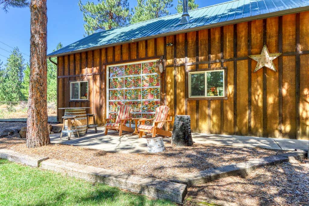 Home with a private hot tub, shared pool, & National Forest at your backdoor