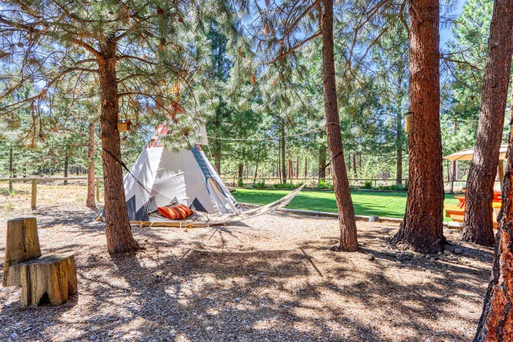 Home with a private hot tub, shared pool, & National Forest at your backdoor