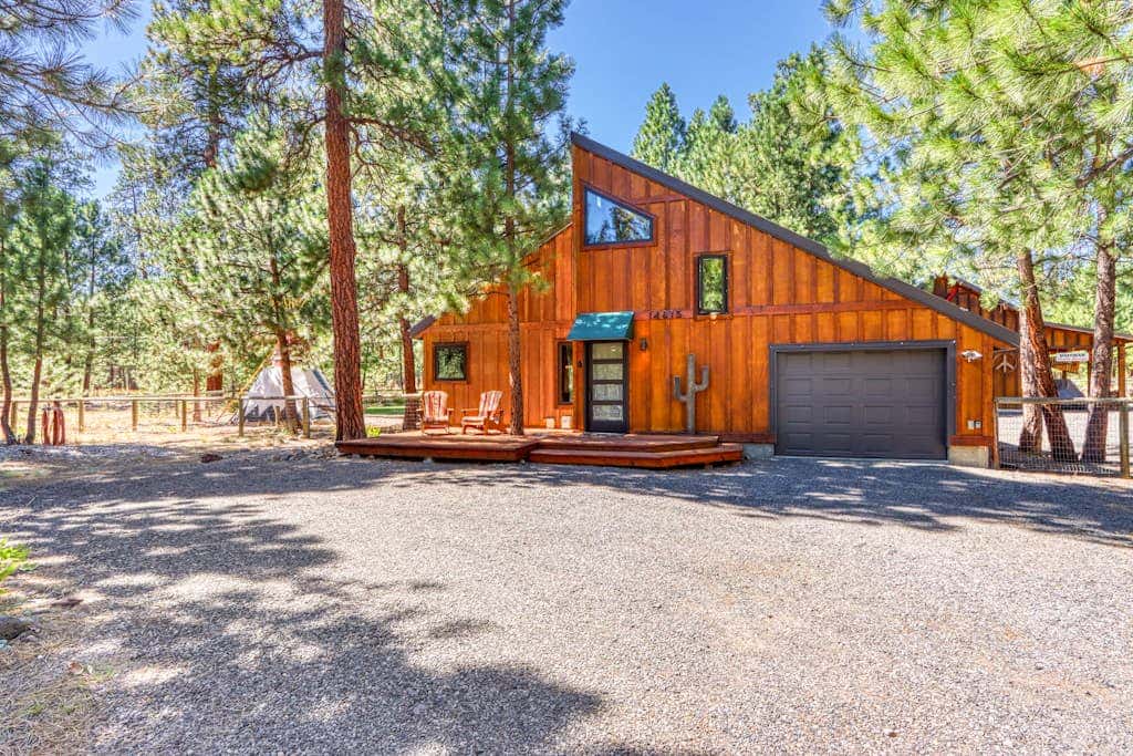 Home with a private hot tub, shared pool, & National Forest at your backdoor