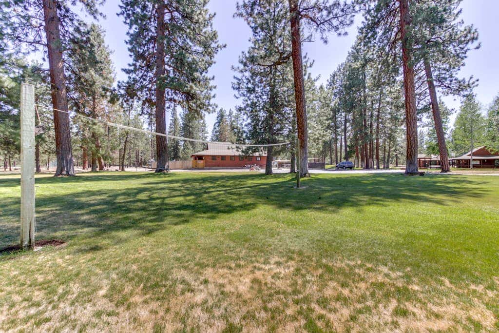Home with a private hot tub, shared pool, & National Forest at your backdoor