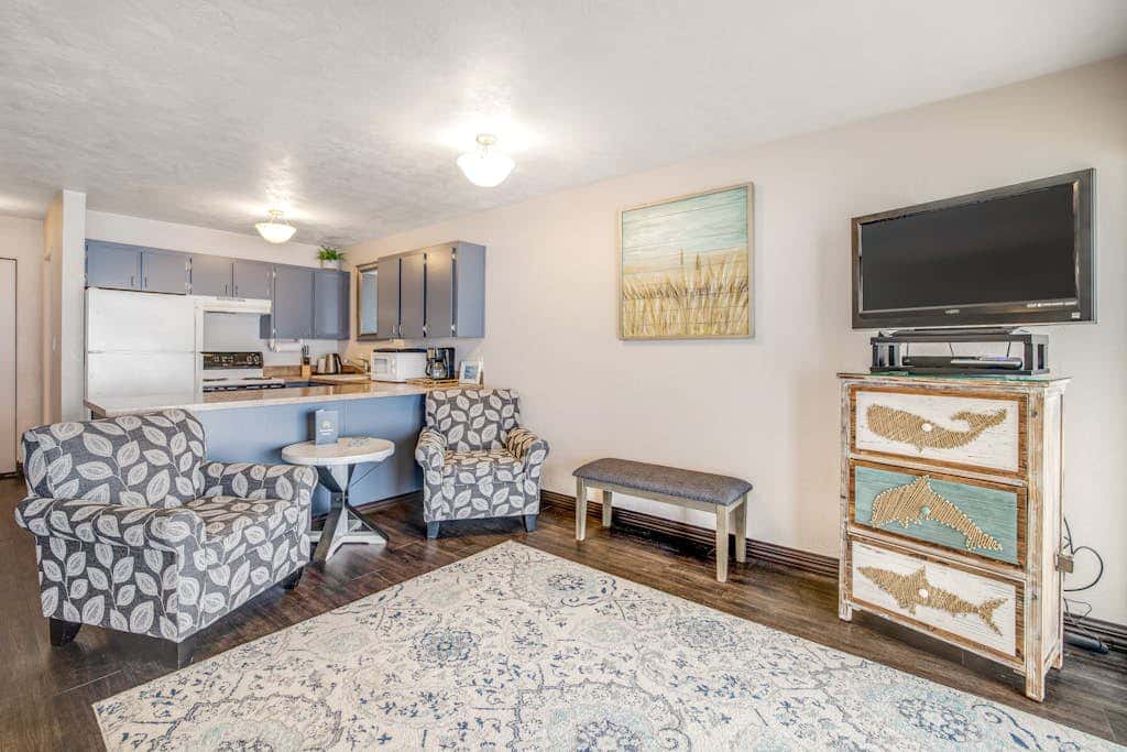 Convenient oceanfront studio condo with ocean view and seasonal pool