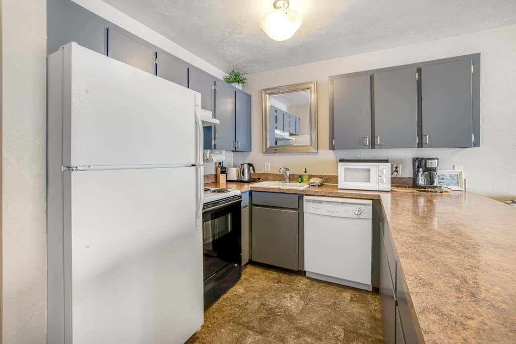 Convenient oceanfront studio condo with ocean view and seasonal pool