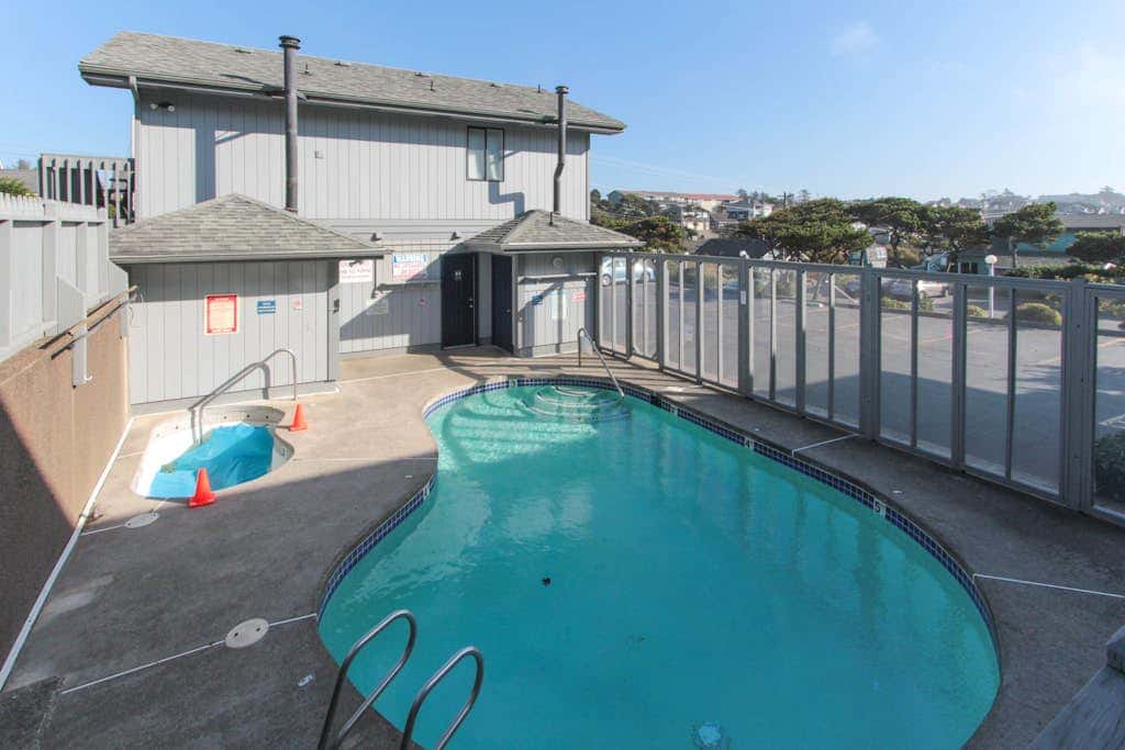 Convenient oceanfront studio condo with ocean view and seasonal pool