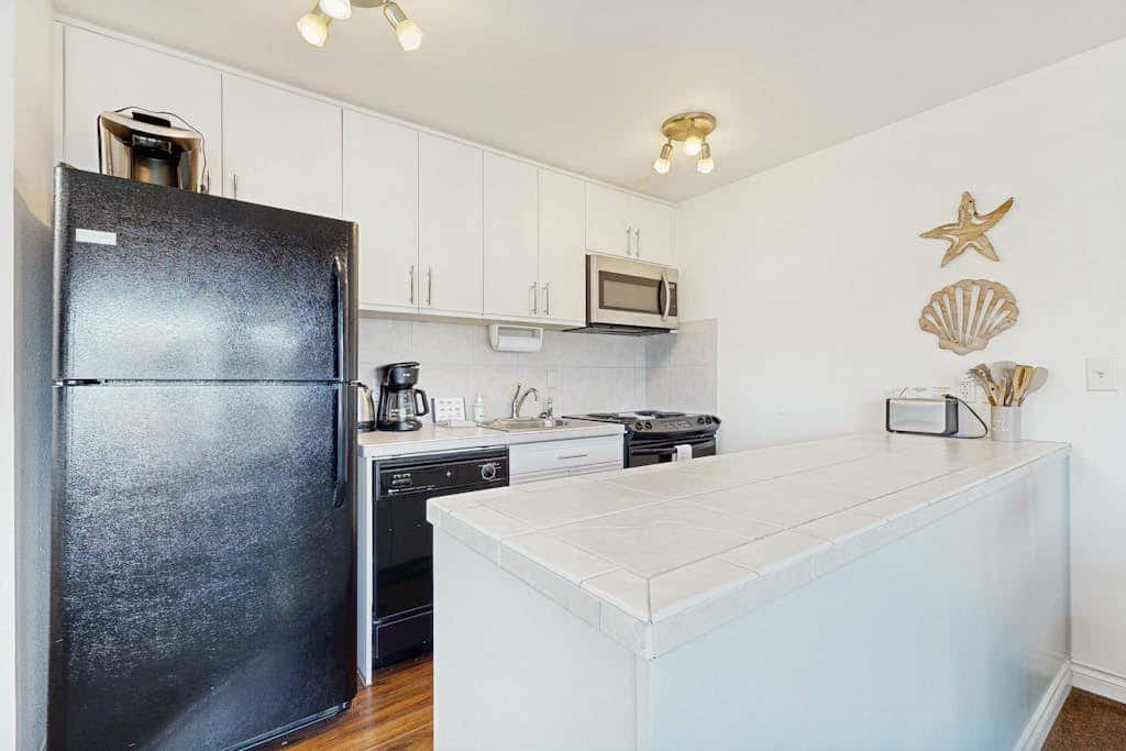 Second Floor Condo with Marina View, High-Speed WiFi, Water View, and Balcony