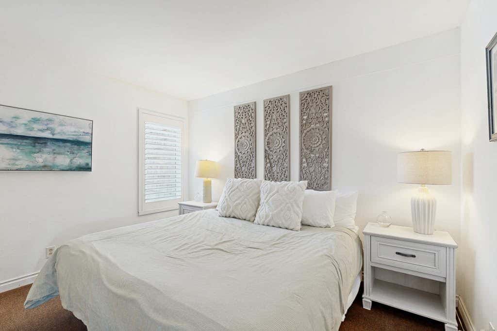 Second Floor Condo with Marina View, High-Speed WiFi, Water View, and Balcony