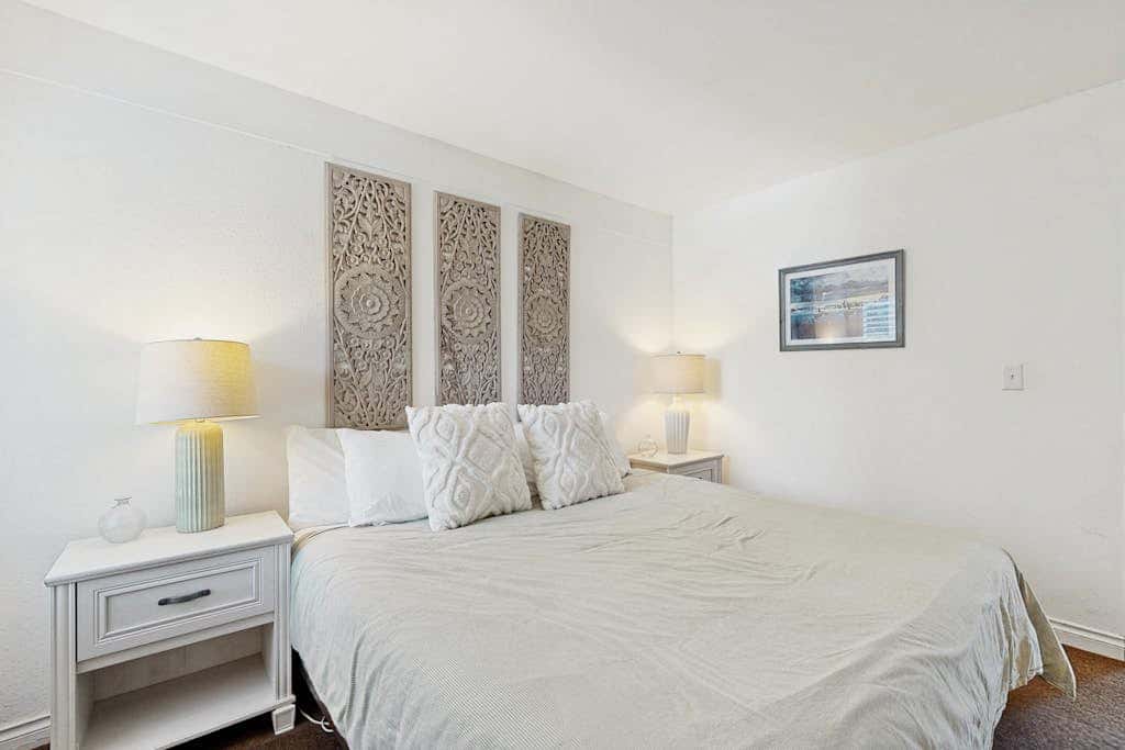Second Floor Condo with Marina View, High-Speed WiFi, Water View, and Balcony