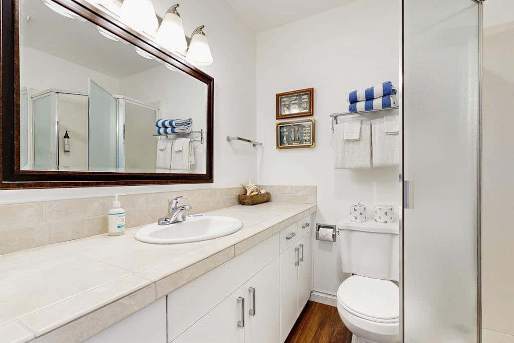 Second Floor Condo with Marina View, High-Speed WiFi, Water View, and Balcony