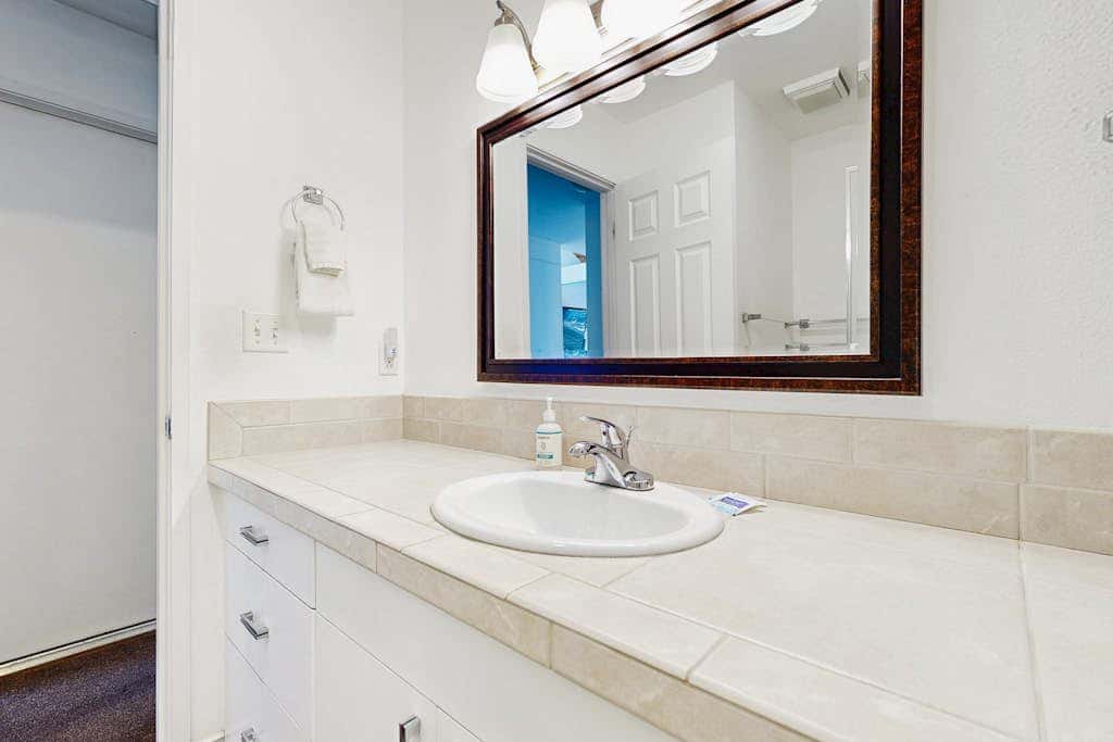 Second Floor Condo with Marina View, High-Speed WiFi, Water View, and Balcony