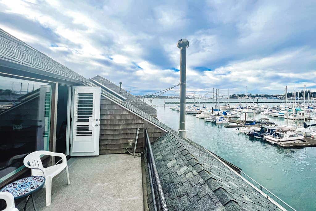 Second Floor Condo with Marina View, High-Speed WiFi, Water View, and Balcony
