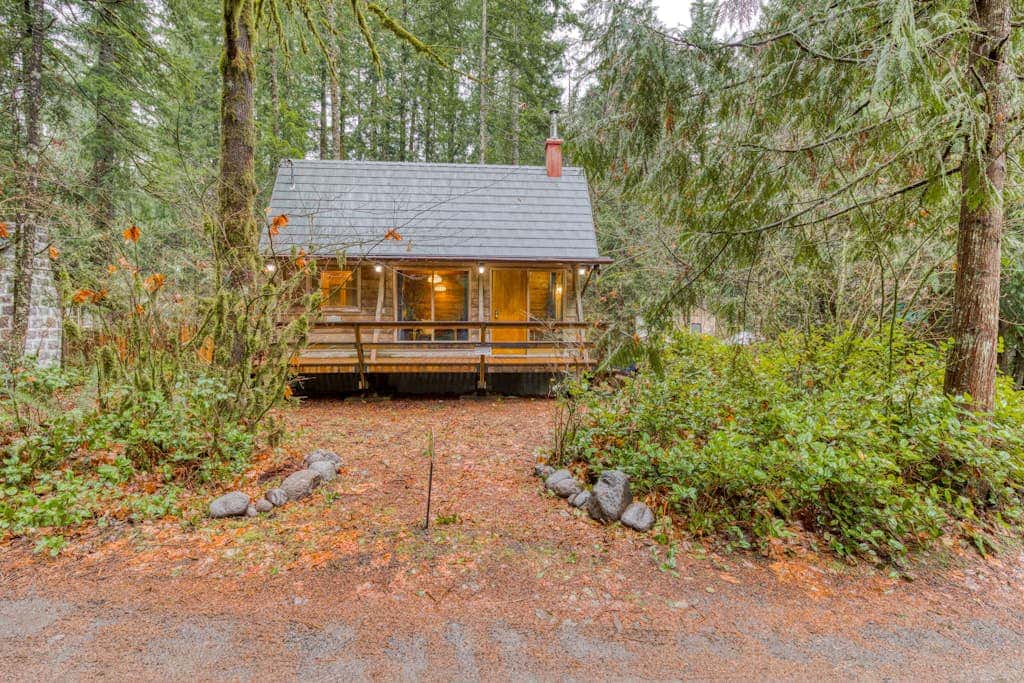 Intimate dog-friendly retreat with free WiFi, wood stove, & gas grill