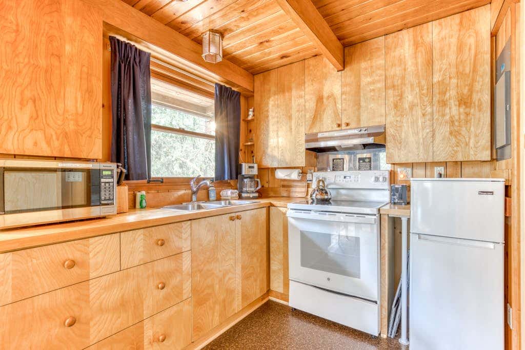Intimate dog-friendly retreat with free WiFi, wood stove, & gas grill
