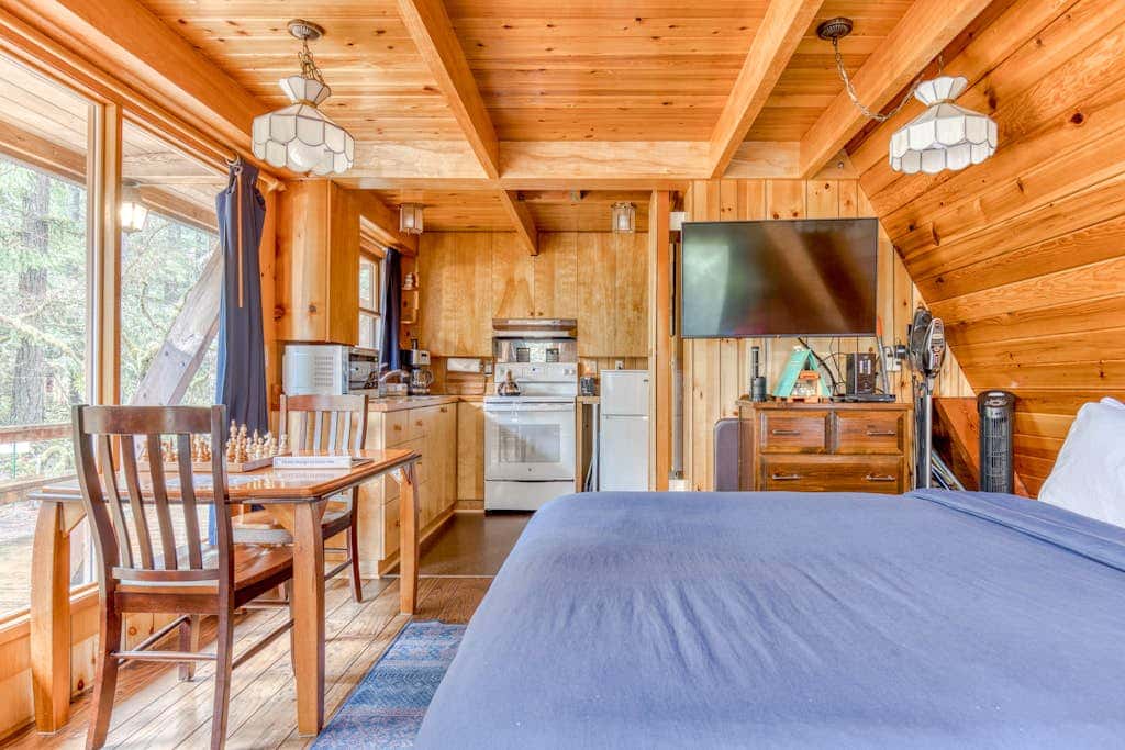 Intimate dog-friendly retreat with free WiFi, wood stove, & gas grill