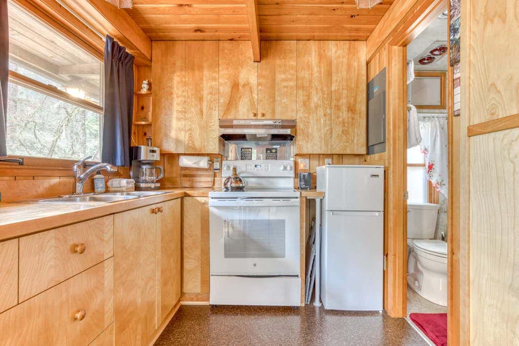 Intimate dog-friendly retreat with free WiFi, wood stove, & gas grill