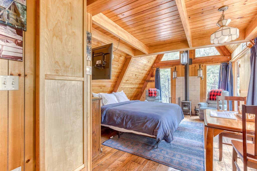 Intimate dog-friendly retreat with free WiFi, wood stove, & gas grill