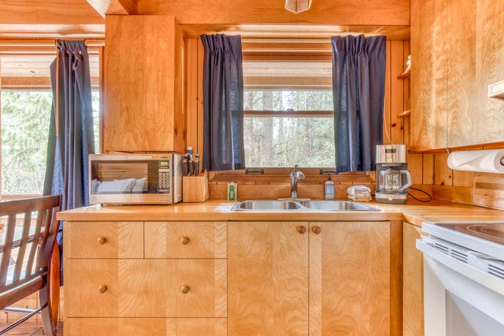 Intimate dog-friendly retreat with free WiFi, wood stove, & gas grill