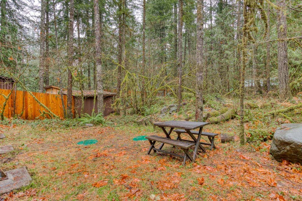 Intimate dog-friendly retreat with free WiFi, wood stove, & gas grill