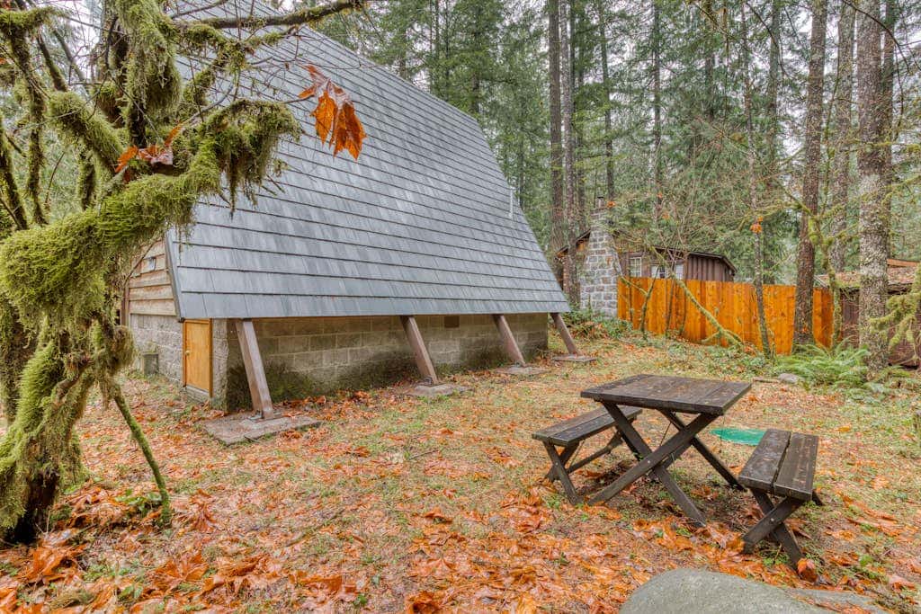Intimate dog-friendly retreat with free WiFi, wood stove, & gas grill