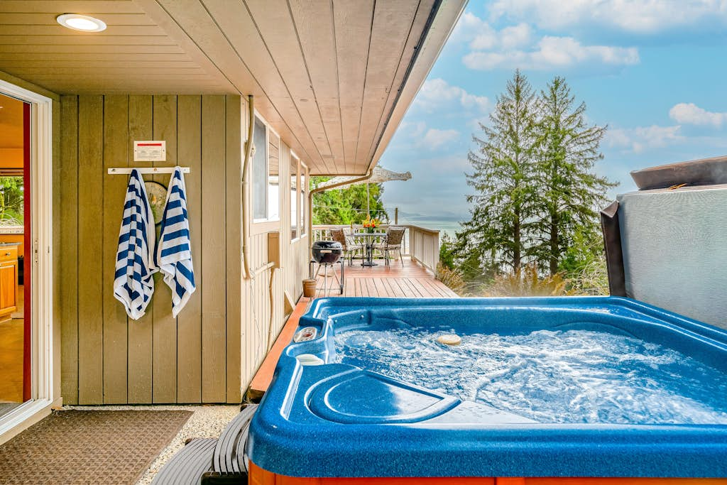 Inviting home with spectacular view, hot tub, balcony, fireplace, & W&D