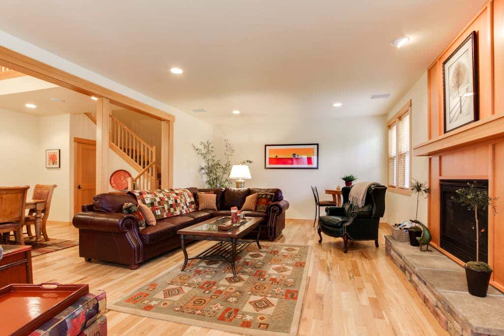 Luxury Condo with SHARC Access & Village with hot tub - Dog-Friendly