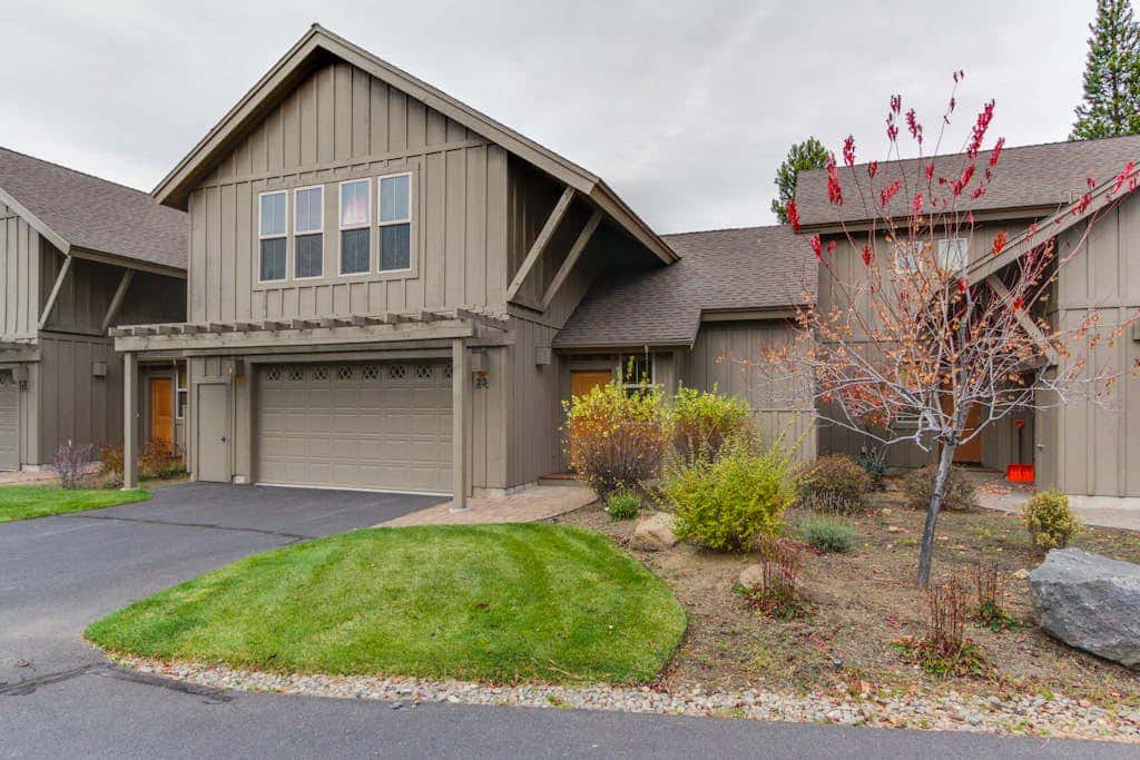 Luxury Condo with SHARC Access & Village with hot tub - Dog-Friendly