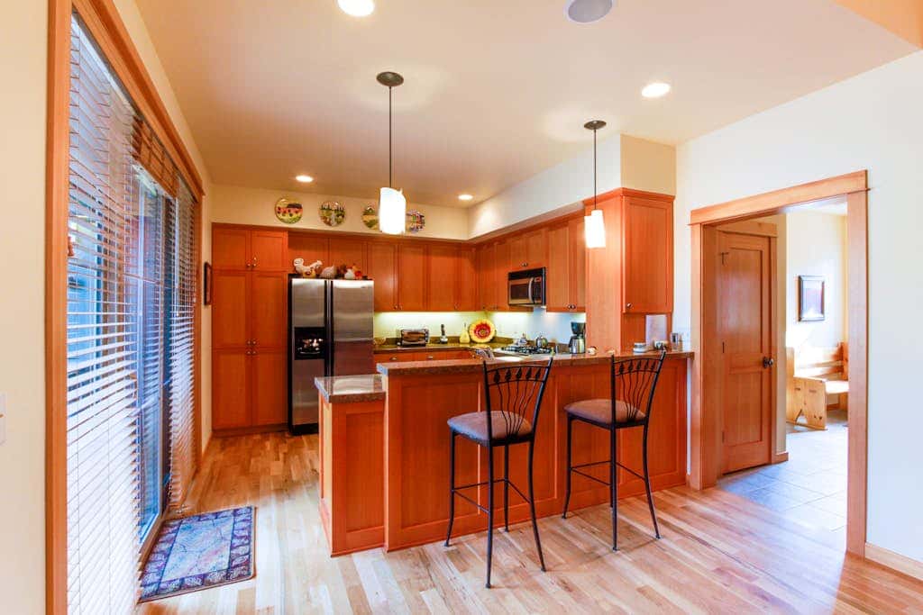 Luxury Condo with SHARC Access & Village with hot tub - Dog-Friendly