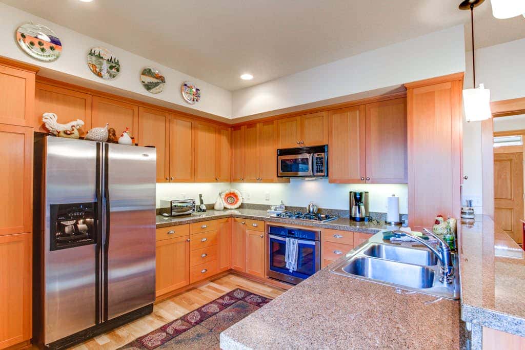 Luxury Condo with SHARC Access & Village with hot tub - Dog-Friendly
