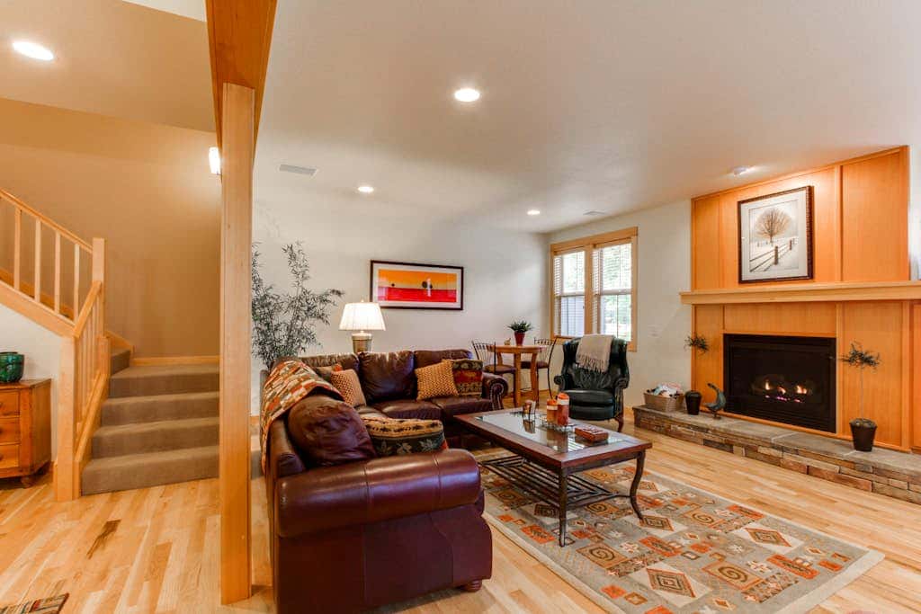 Luxury Condo with SHARC Access & Village with hot tub - Dog-Friendly