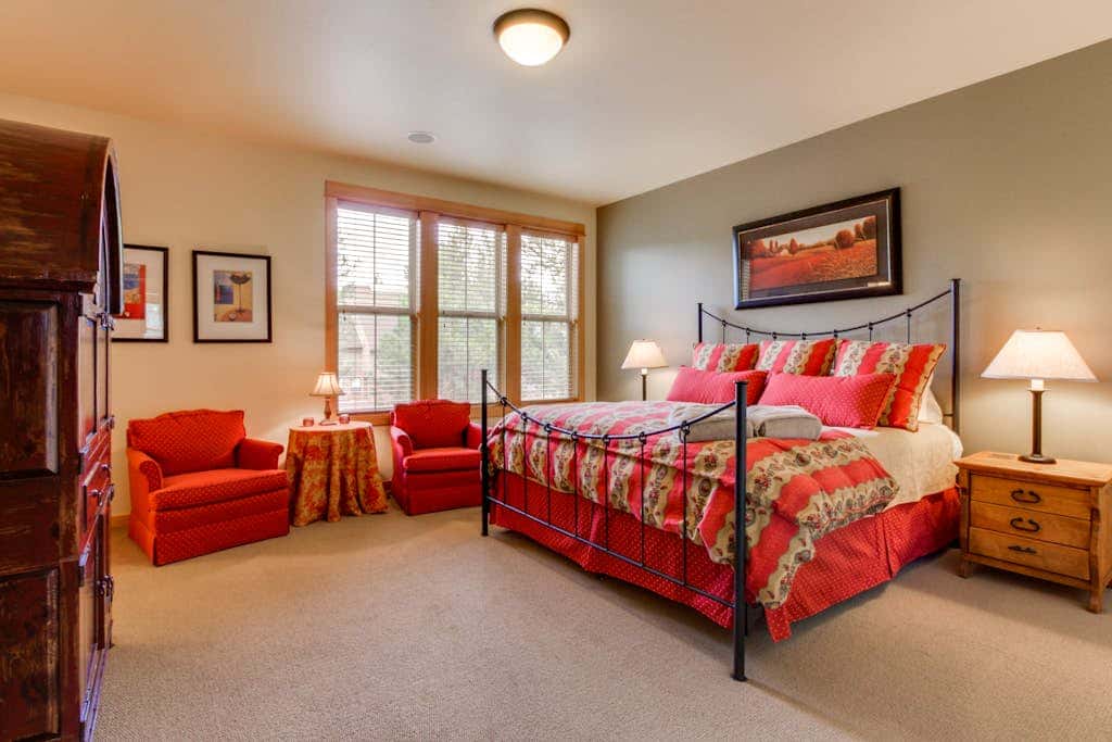 Luxury Condo with SHARC Access & Village with hot tub - Dog-Friendly