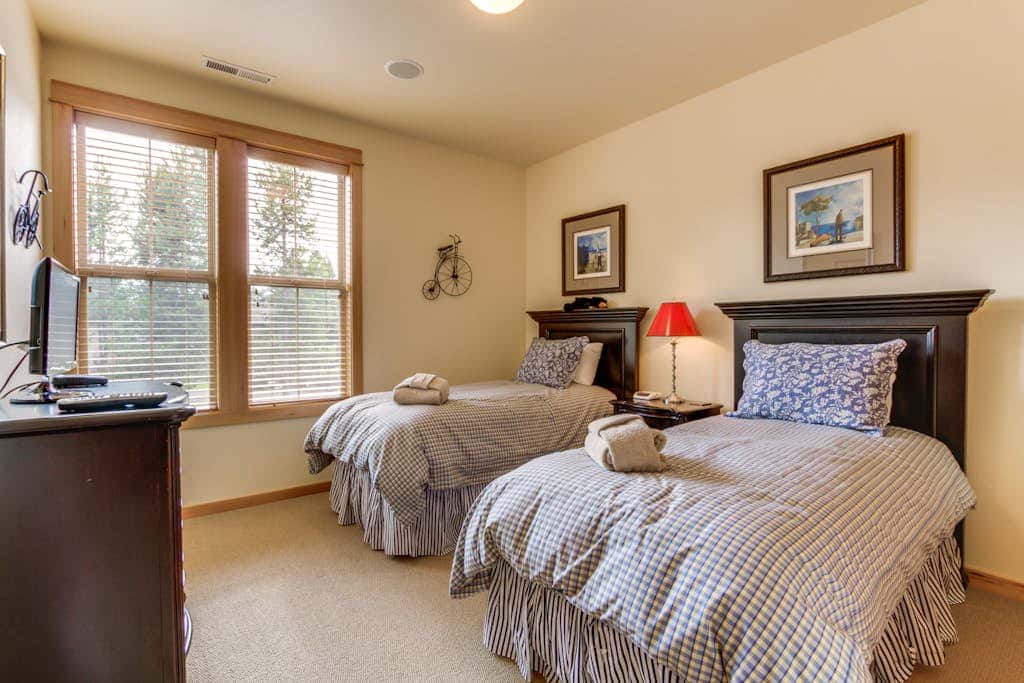 Luxury Condo with SHARC Access & Village with hot tub - Dog-Friendly