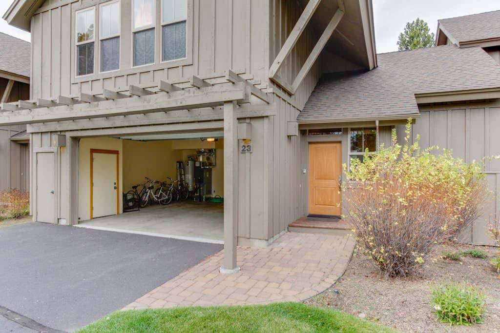 Luxury Condo with SHARC Access & Village with hot tub - Dog-Friendly