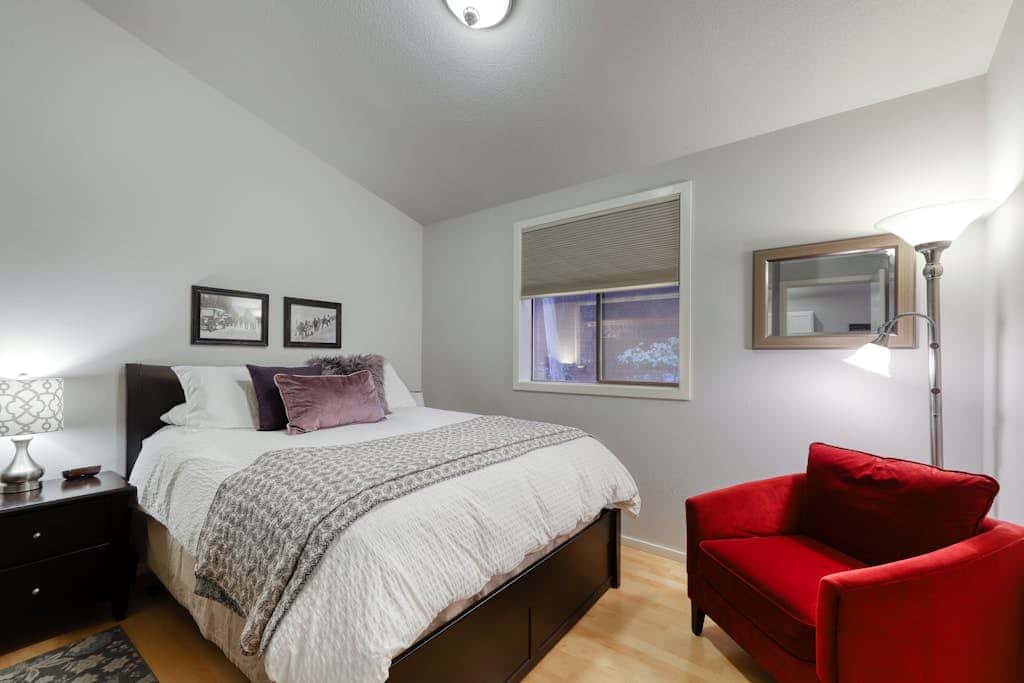 w/ private hot tub & easy access to downtown Bend