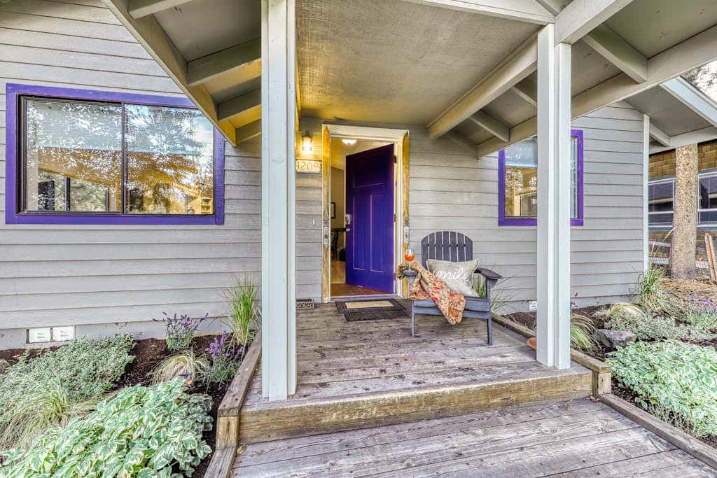 w/ private hot tub & easy access to downtown Bend