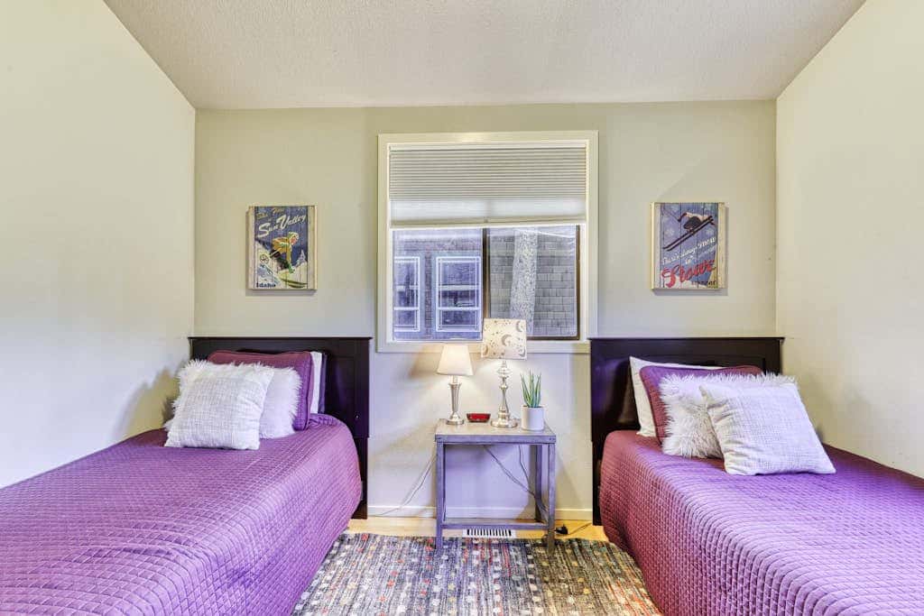 w/ private hot tub & easy access to downtown Bend