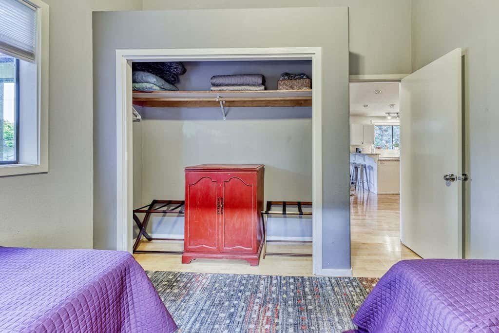 w/ private hot tub & easy access to downtown Bend