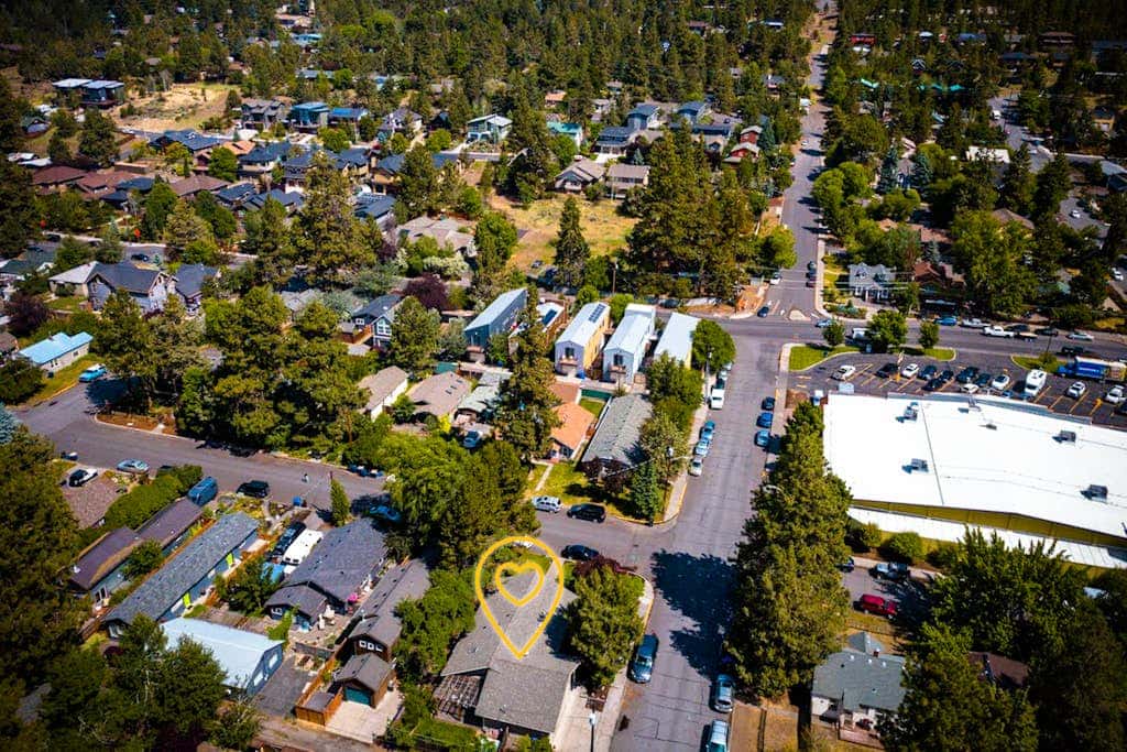 w/ private hot tub & easy access to downtown Bend