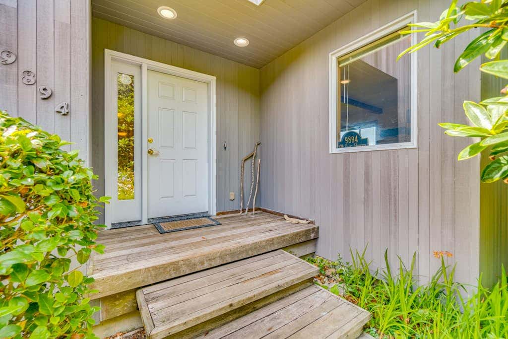 Spacious oceanfront home with free WiFi, and wrap-around deck
