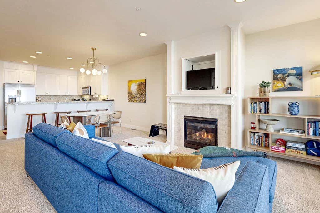 Oceanfront house in gated community with sea views