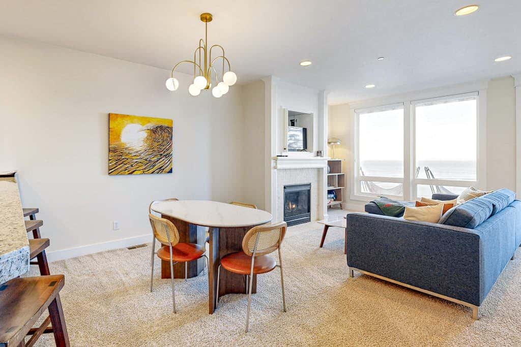 Oceanfront house in gated community with sea views