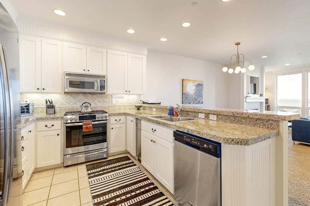 Oceanfront house in gated community with sea views