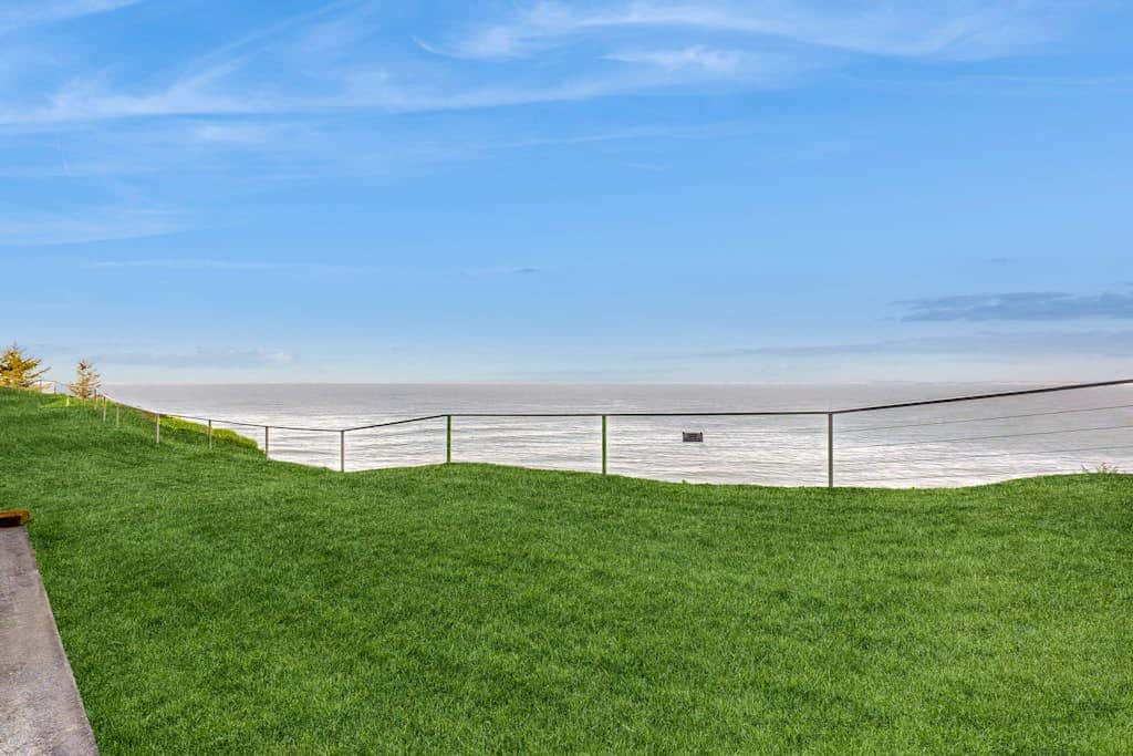 Oceanfront house in gated community with sea views