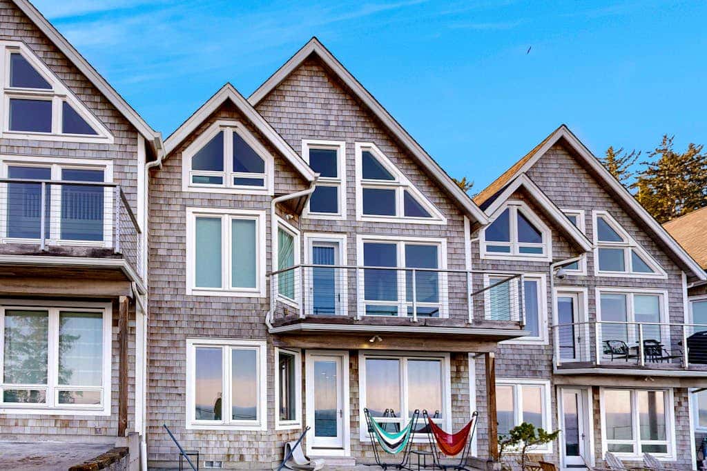 Oceanfront house in gated community with sea views