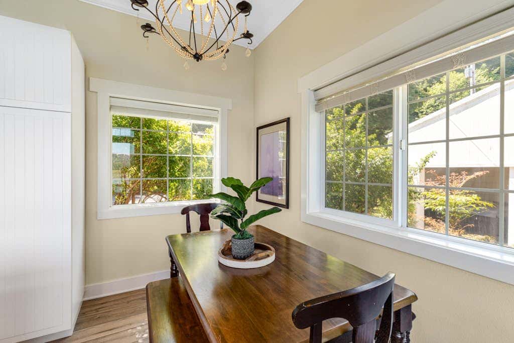 Waterfront home with amazing views & hot tub - public water access 1 mile away