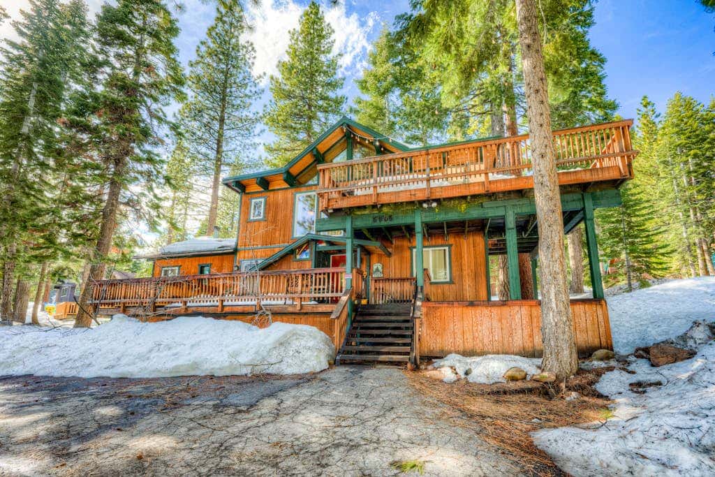 Dog-friendly cabin with private hot tub, fireplace, near skiing & the beach